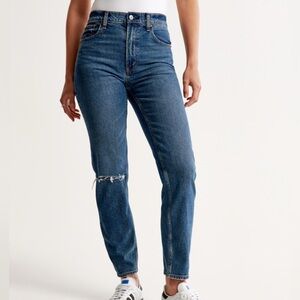 Never Worn Abercrombie High rise the Mom Jeans